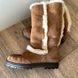 Ugg tan boots with side fur